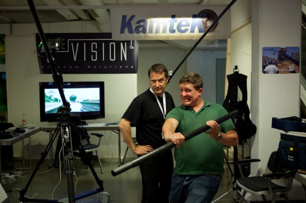 polecam_digitalecine2009_02 Das Kamtek-Team (M. Loew/J. Genserowski) bereitet sich auf den zu erwartenden Kundenansturm vor.