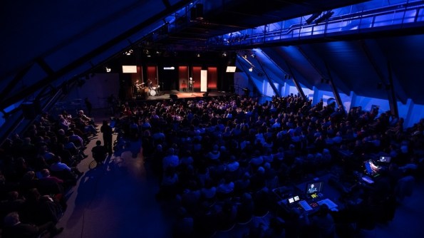 radiospitzen-live-vor-ort-100-gastspiel-124~_v-img__16__9__xl_-d31c35f8186ebeb80b0cd843a7c267a0e0c81647